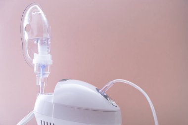 Astım için tıbbi ekipman ve ilaçlar. Nebulizör, astım ilacı, ped, nebula astım için antiinflamatuar ilaçlar. Bronşit astımı, alerji konsepti..