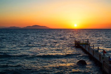 Kızıldeniz gündoğumu sırasında Mısır '