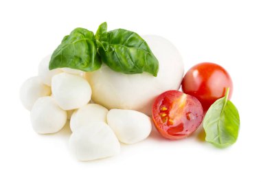 Beyaz arkaplanda Mozzarella peyniri