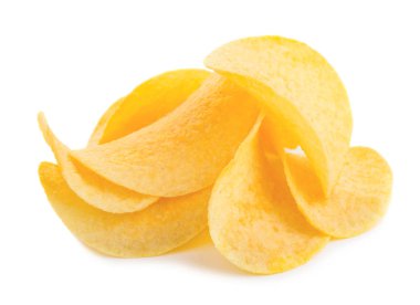 Beyaz arkaplanda patates cipsi