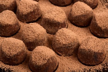 kakao tozu ile çikolata truffles 