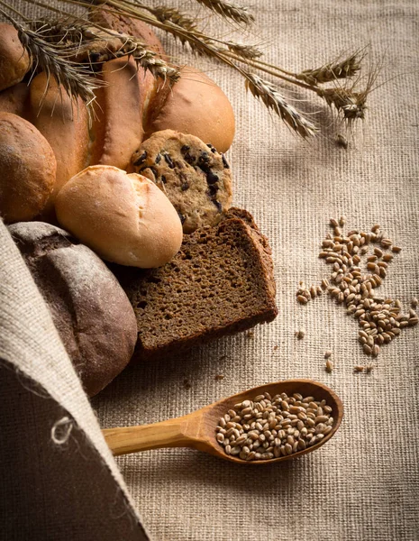 Assortimento di pane fresco — Foto Stock