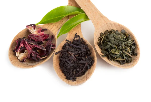 Зелене і чорне листя чаю — стокове фото