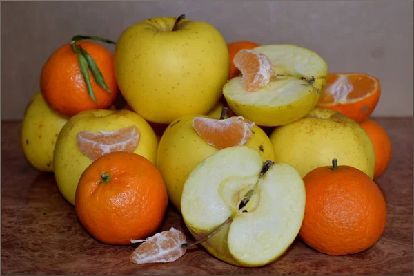 Uma pilha de laranjas — Fotografia de Stock