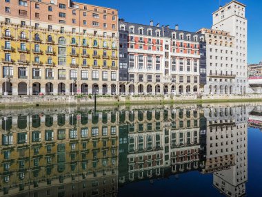 Ria de Bilbao, yedi caddede, eski kasabada, Bask ülkesinde..