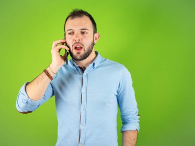 Telefondaki genç adam..