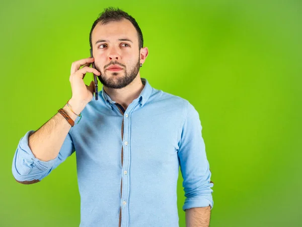 Telefondaki genç adam..