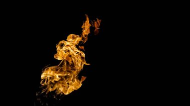 Siyah arka planda ateş alevleri. siyah arka plan isolat yangın