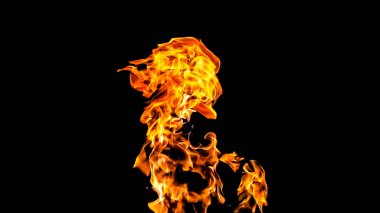 Siyah arka planda ateş alevleri. siyah arka plan isolat yangın