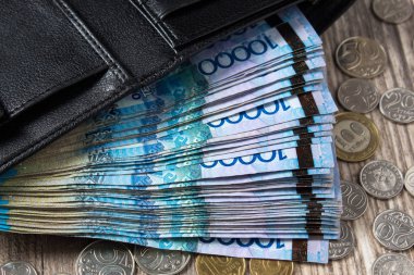 Kağıt banknotlar tenge Kzt. Tenge, Kaz 'ın ulusal para birimidir.