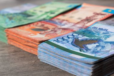 Kağıt banknotlar tenge Kzt. Tenge, Kaz 'ın ulusal para birimidir.