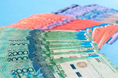 Kağıt banknotlar tenge Kzt. Tenge, Kaz 'ın ulusal para birimidir.