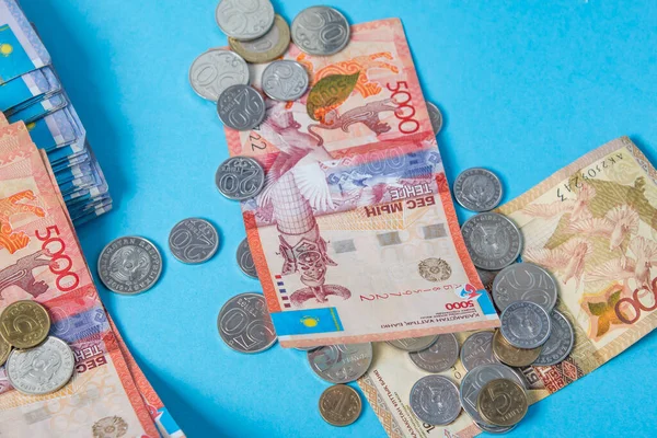 Tenge Sobre Fondo Azul Billetes Tenge Dinero Kazajstán Tenge — Foto de Stock