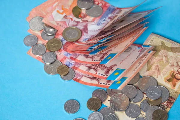 Tenge Kzt Sobre Fondo Azul Billetes Tenge Dinero Kazajstán Tenge — Foto de Stock