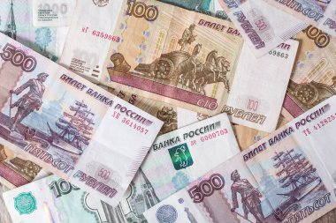 Kağıt paralar Rus Rublesi. Rubles, Rusya 'nın ulusal para birimidir. Rusya Bankası. Rus Rublesi. Bin ruble yakın plan. Rublonun düşmesi ya da yükselmesi.