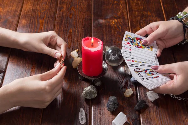 Bangkok Thailand March Gypsy Lays Out Tarot Cards Wonders Future — Stock Photo, Image