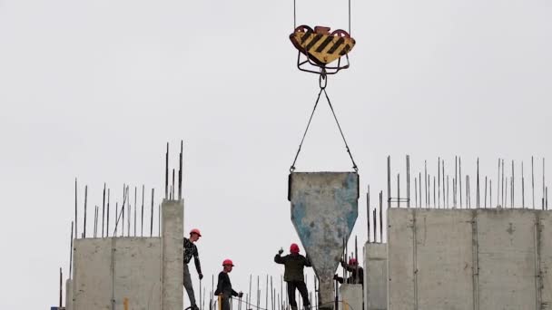 Construcción Nuevo Edificio Rascacielos Estructura Con Ayuda Una Grúa Construcción — Vídeos de Stock