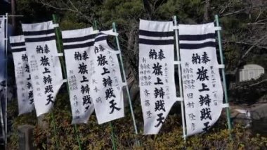 Tapınaklarda Bayraklar