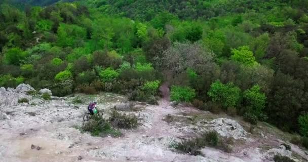 Mountain biking in the Finale Ligure. — Stock Video