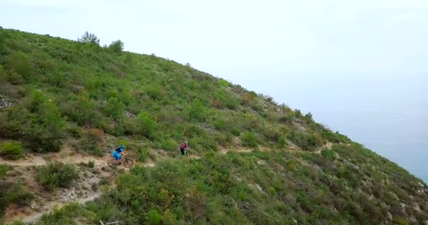 Mountainbiken im Finale Ligure. — Stockvideo