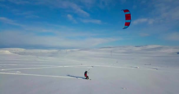 Snowkiting en el Norte — Vídeo de stock