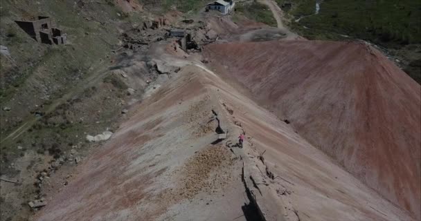 Montanha motociclistas em montanhas de Altay — Vídeo de Stock