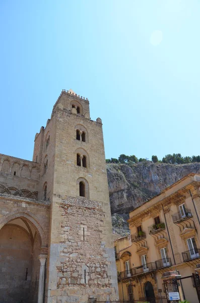 Catedral de Cefalú del siglo XIII en Cefalú, Sicilia —  Fotos de Stock