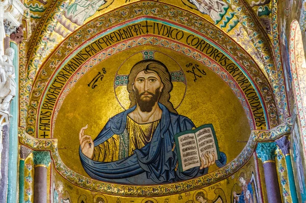 Cefalu-Kathedrale aus dem 13. Jahrhundert in Cefalu, Sizilien — Stockfoto