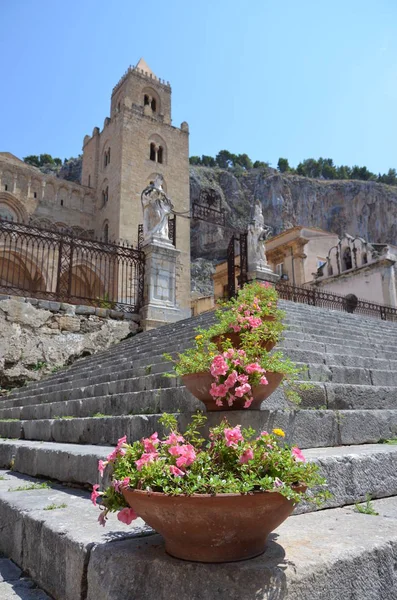 Catedral de Cefalú del siglo XIII en Cefalú, Sicilia — Foto de Stock