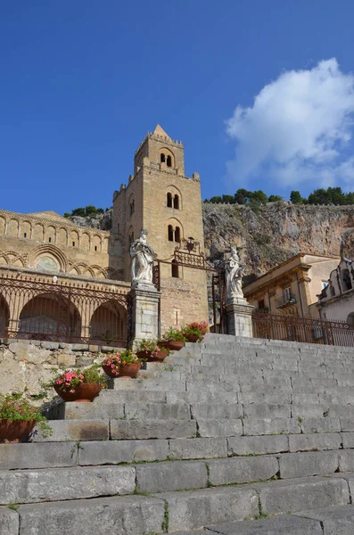 13e eeuw Cefalu kathedraal in Cefalu, Sicilië — Stockfoto