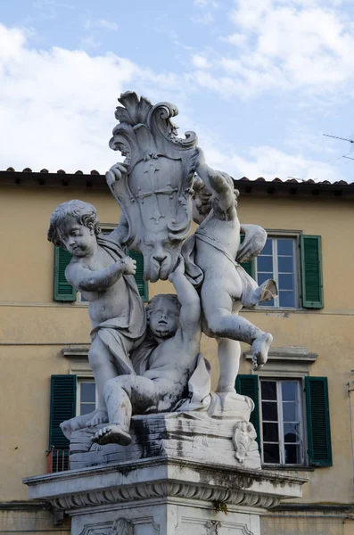 Άγαλμα στην Πίζα, πλατεία miracoli — Φωτογραφία Αρχείου