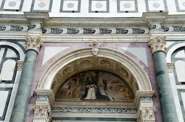 Basilikaen Santa Maria Novella i Firenze – stockfoto