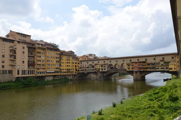 El Ponte Vecchio al atardecer, en Florencia — Foto de Stock