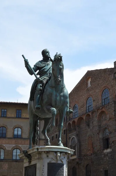 Statua equestre di Cosimo in Florence — ストック写真
