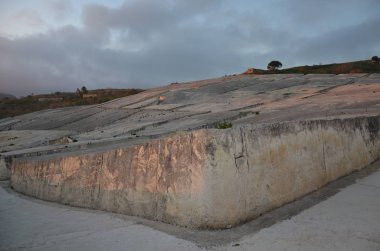 Cretto di Burri, deprem kalıntıları bir sanat çalışmalarında dönüştürdü