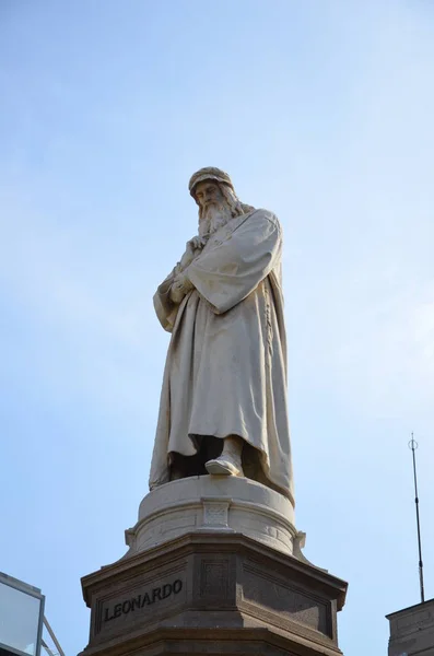 Statue Léonard Vinci Milan — Photo