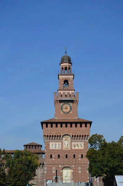 Sforza Kalesi ve cephe mimari detay