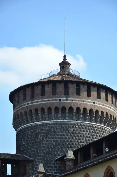 スフォルツァ城の外観の建築ディテール — ストック写真