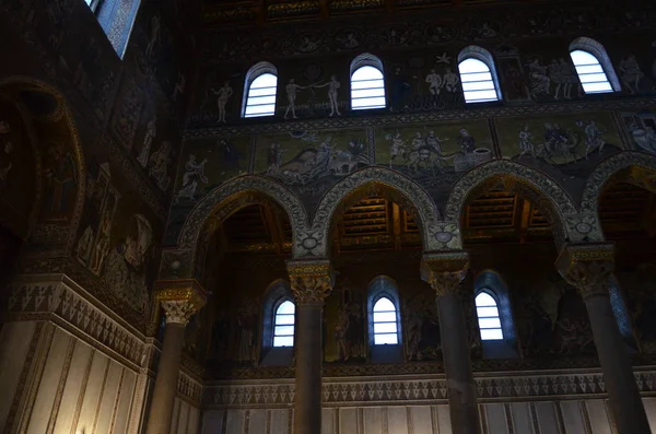 Wnętrze Duomo Monreale — Zdjęcie stockowe