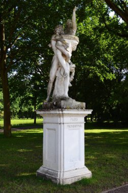 Almanya 'da Kassel parkında heykel