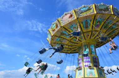 Kassel parkında atlı karınca.