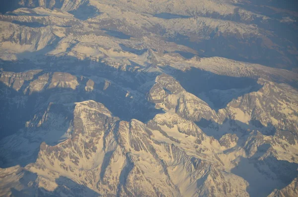 Vista Montanha Uma Janela Avião — Fotografia de Stock