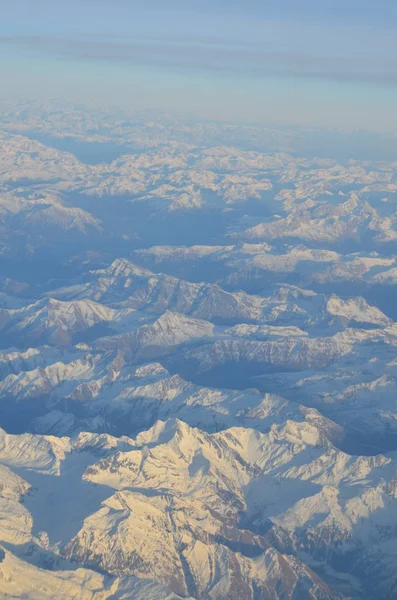 Θέα Στο Βουνό Από Παράθυρο Αεροπλάνου — Φωτογραφία Αρχείου