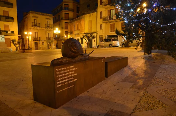 Άγαλμα Στην Πόλη Sambuca Της Σικελίας Ιταλία — Φωτογραφία Αρχείου