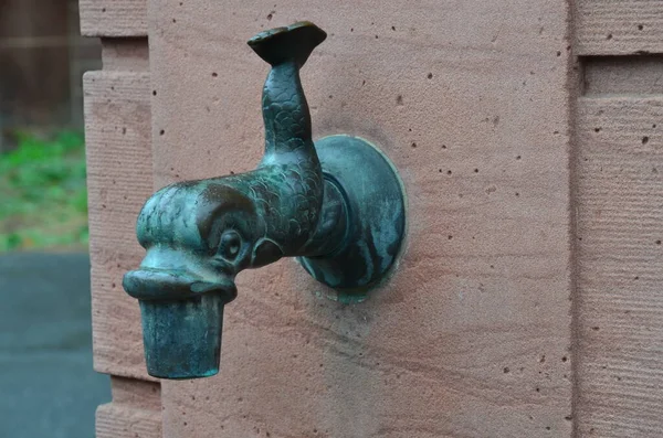 Old Rusty Metal Faucet Form Head Fish — Stock Photo, Image
