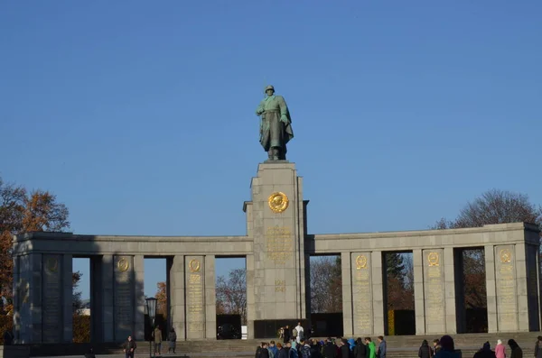 Monumento Dos Soldados Soviéticos Tiergarten Berlim Alemanha — Fotografia de Stock