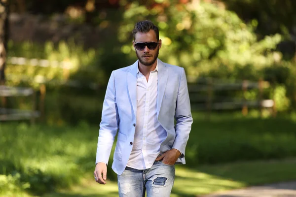Trendy man in blazer — Stockfoto