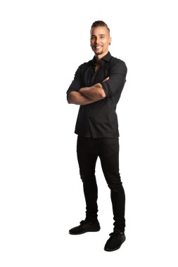 Tişörtlü yakışıklı rahat adam