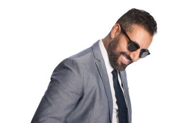 Yakışıklı adam takım elbiseli dans