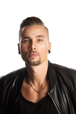 İyi görünümlü bakan adam